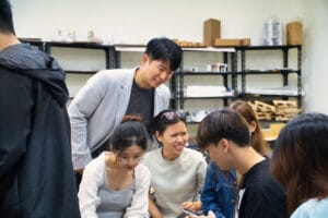 Producer An Sung IL and UEH students